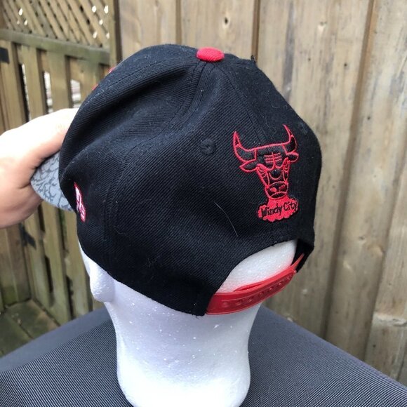 Vintage 9Fifty Embroidered Chicago Bulls Hat - Picture 4 of 4